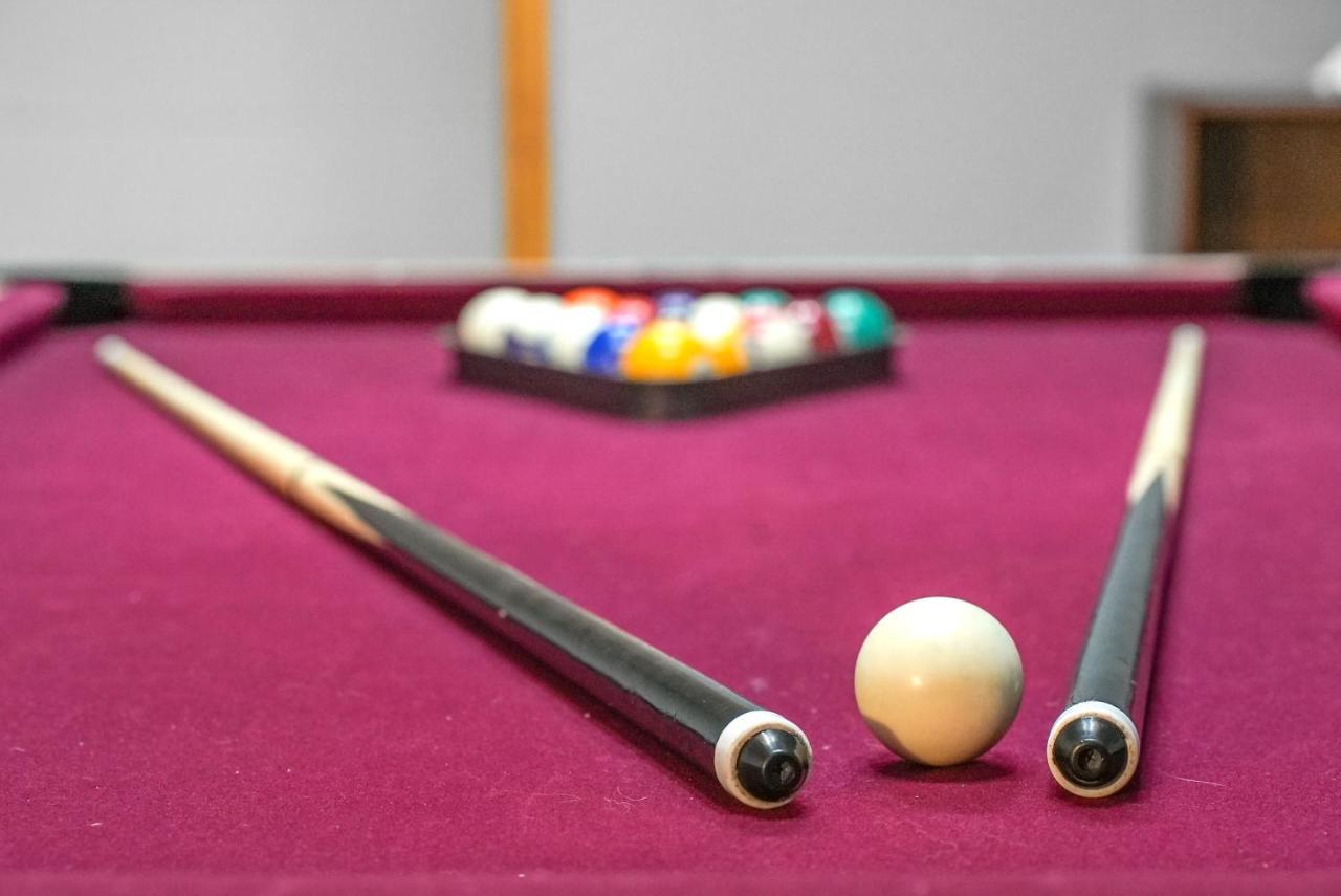 Long Lake Retreat- Hot Tub, Pool Table, Firepit ทราเวิร์สซิตี้ ภายนอก รูปภาพ